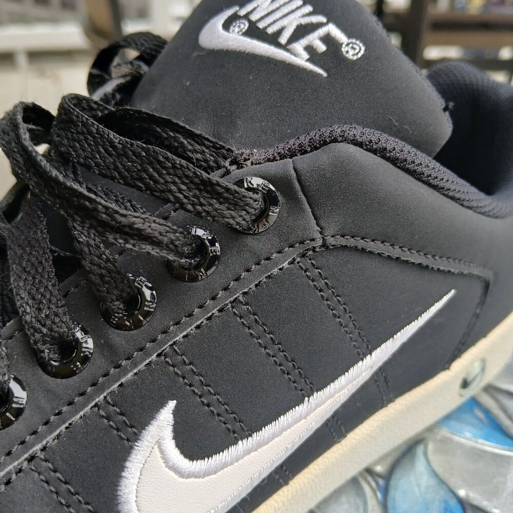 Nike Sneaker Women's - Picture 7 of 9
